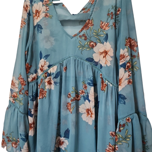 NWT BOHO Crescent Blue Floral Pullover Top Bell sleeves scalloped sheer med - Picture 3 of 11